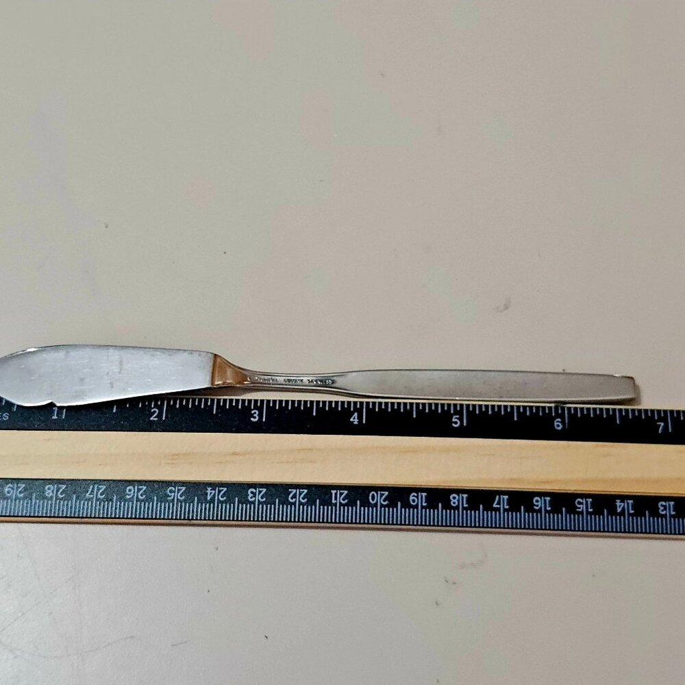Oneida Spanish Mood Butter Knife 6.5" ornate handle vintage flatware piece - Picture 11 of 11